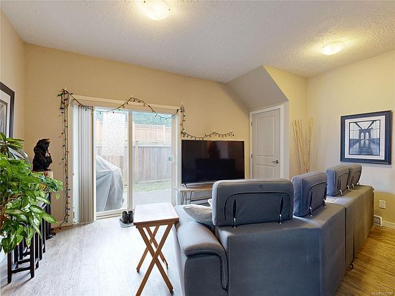 2nd image of 6986 Wright Rd