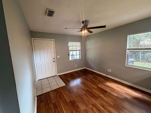 5th image of 5334 Peach Ave APT A