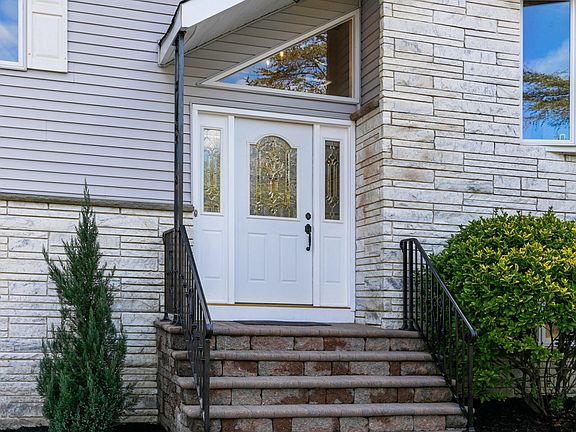 5th image of 16 Monroe Avenue