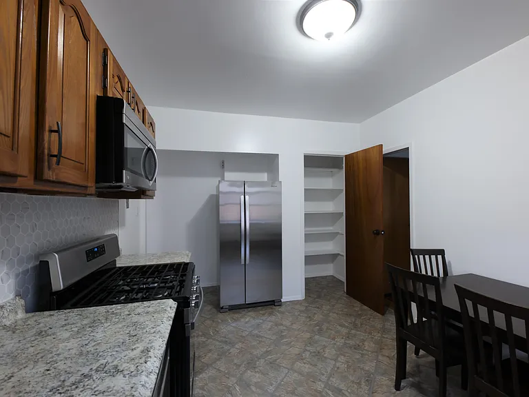 85-04 Parklane S #3 — Photo 9