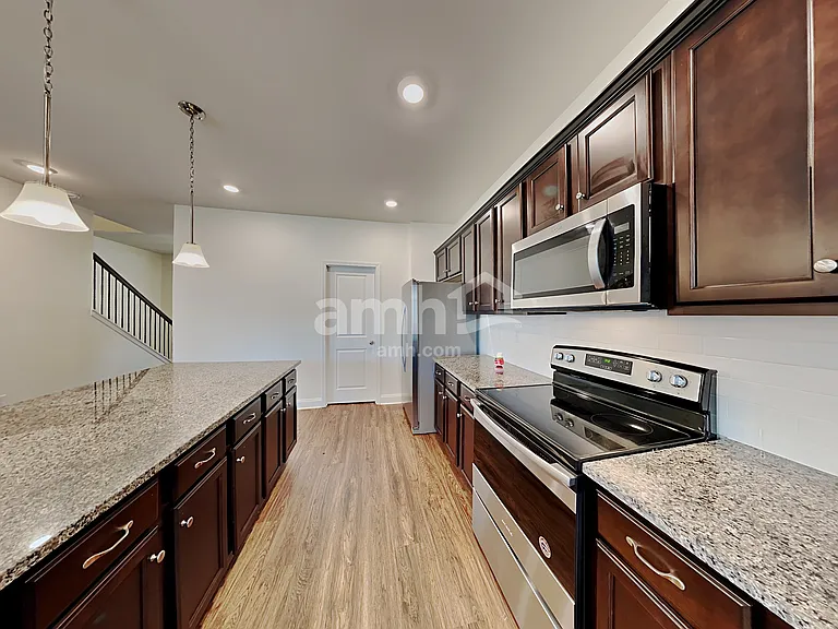 405 Levon Ct — Photo 3
