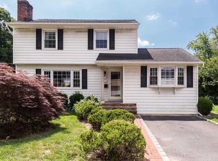 217 Roslyn Rd, Roslyn Heights, NY 11577