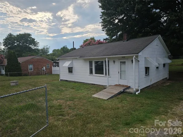 1515 16th Ave NE, Hickory, NC 28601