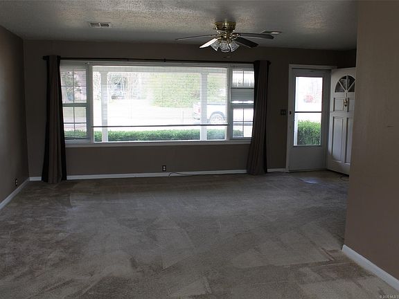 3rd image of 330 E Jackson Ave