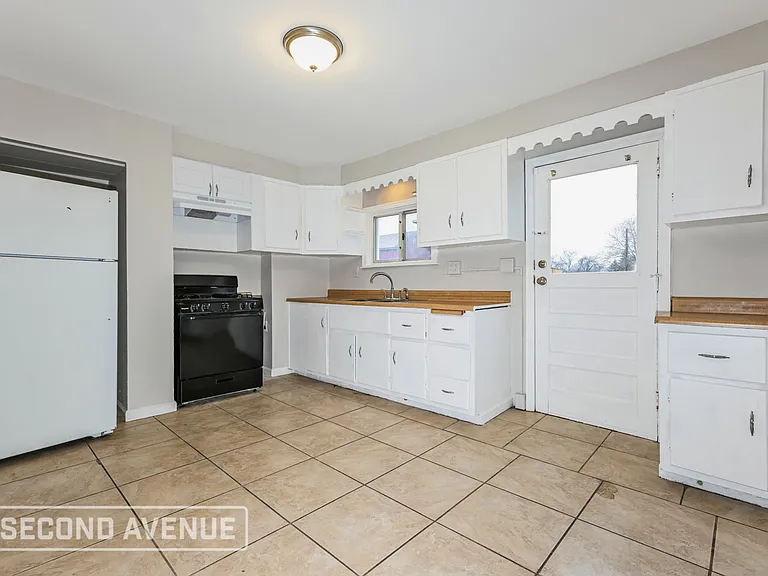127 E 15th Ave — Photo 2