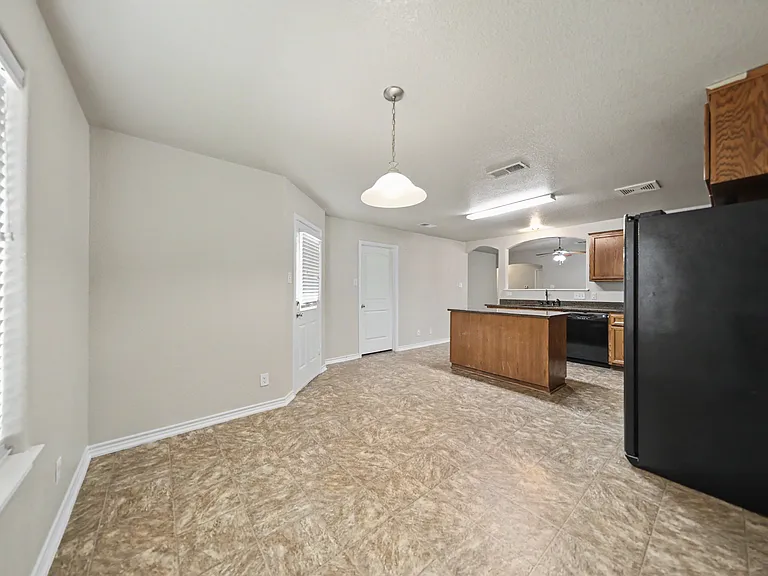 408 Bashaw Loop — Photo 6