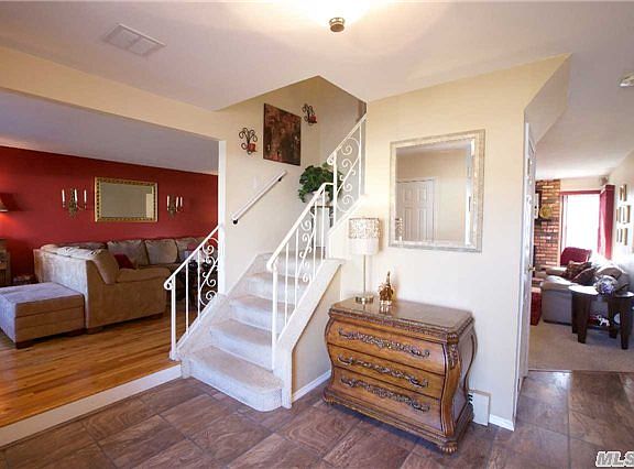 3rd image of 10 Gould Dr