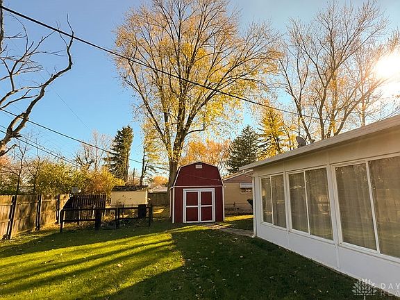3rd image of 611 Beatrice Dr