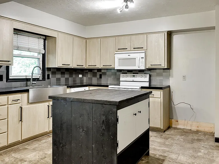 9630 Taylor St — Photo 22