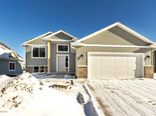 6748 Clarkia Dr NW, Rochester, MN 55901