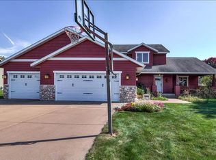 901 Bluff View Cir W, Chippewa Falls, WI 54729