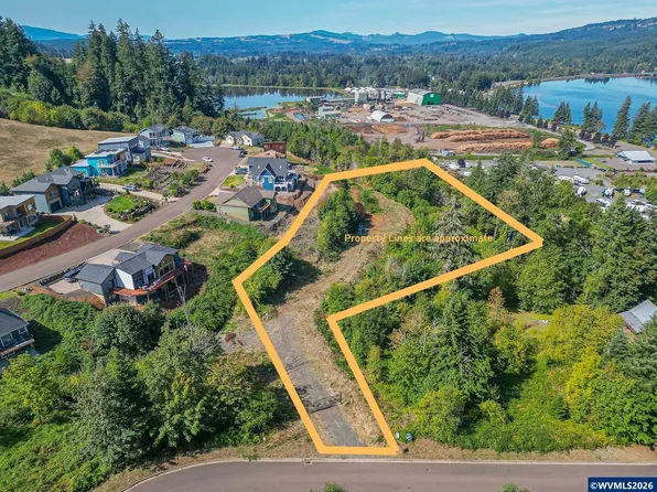 6332 Lakepointe Way, Sweet Home, OR 97386