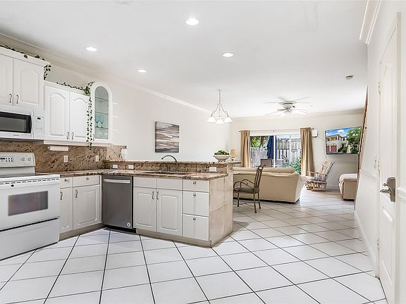 3rd image of 512 S Ocean Blvd