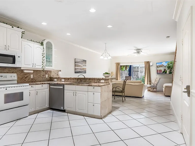 512 S Ocean Blvd — Photo 3