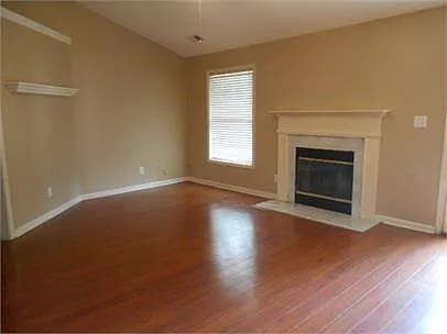517 Green Valley Dr — Photo 4