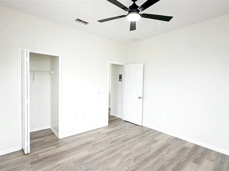 203 Madison Cir — Photo 33
