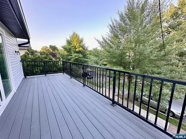 558 Grant Ter, Teaneck, NJ 07666