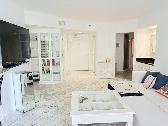 4th image of 16485 Collins Ave APT 332