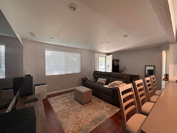 5th image of 1571 W Cedar Ave