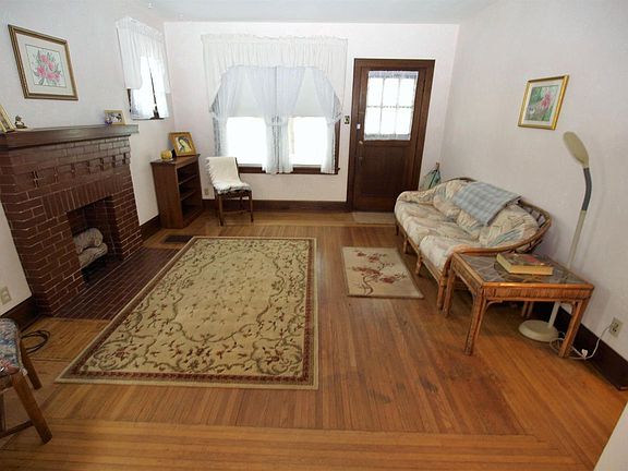 5th image of 1622 Tuxworth Ave