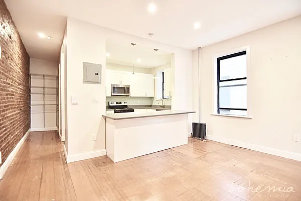 Rented by Bohemia Realty Group | media 19