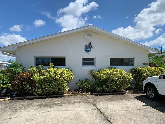 Large parking area, 2 spaces for you.