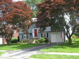 17 Pettom Rd, Norwalk, CT 06850