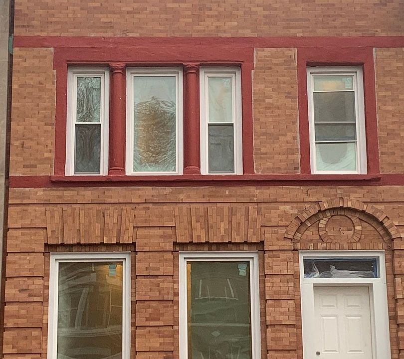 1st image of 213 N Leclaire Ave