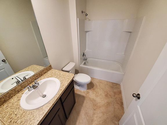 4th image of 925 Summer Glen Dr