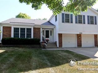 2310 Appleby Ct, Wheaton, IL 60189