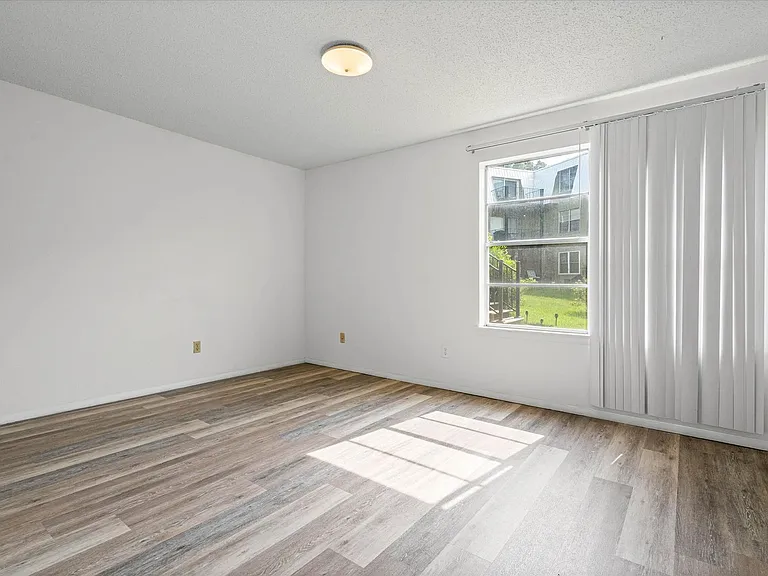 119 Riverbend Dr — Photo 9