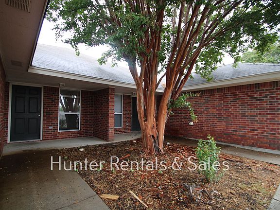 2nd image of 917A Rosewood Dr