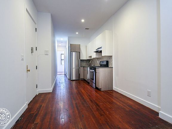 5th image of 315 Melrose St APT 1L