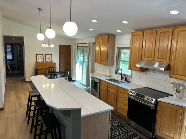 6166 River Bluff Dr, Newburgh, IN 47630