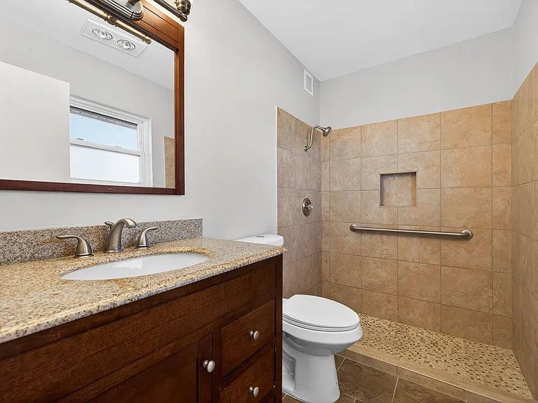 1528 Chevy Chase Dr — Photo 14