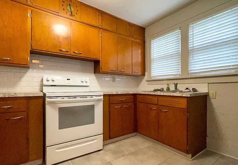 1114 N Carlos St — Photo 9