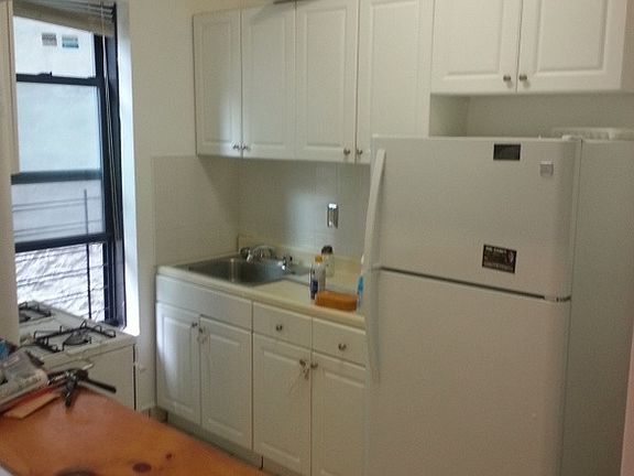 5th image of 874 43rd St APT 4A