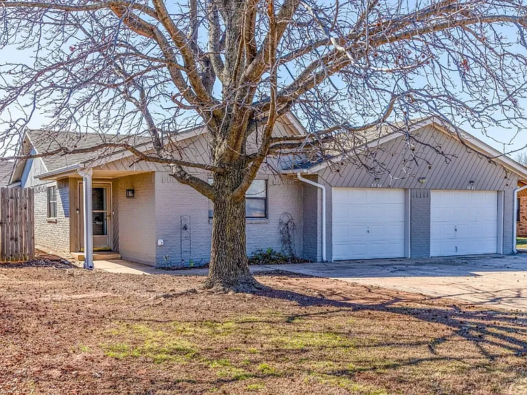 2334 Twisted Oak Dr #2334 — Photo 1