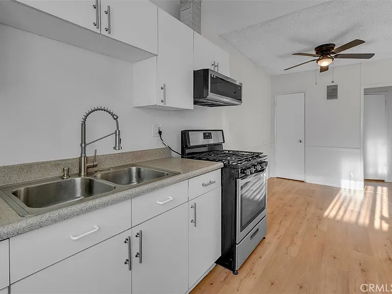 6643 De Longpre Ave #10 — Photo 12