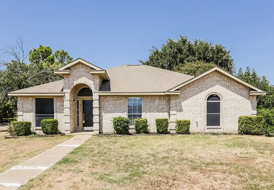 2717 Pioneer Ln