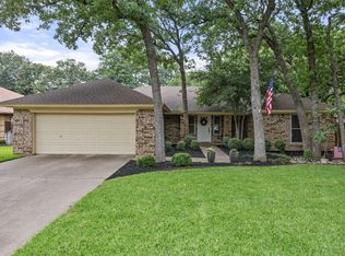216 Bremen Dr, Hurst, TX 76054