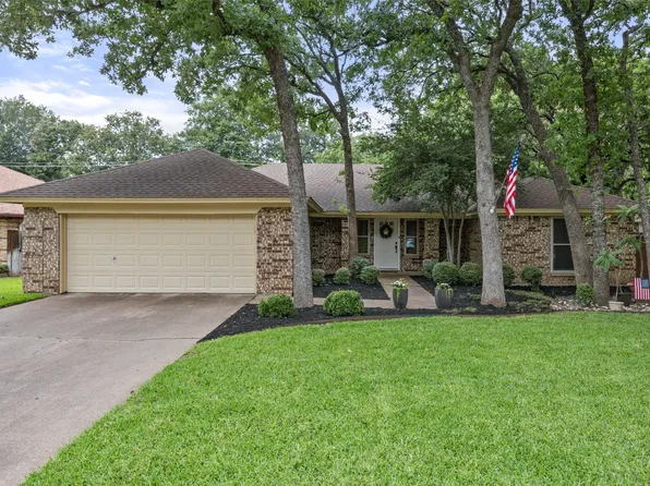 216 Bremen Dr, Hurst, TX 76054