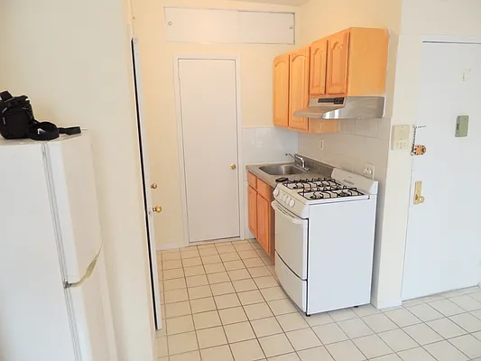 Rented by J Misrahi Realty Corp | media 4