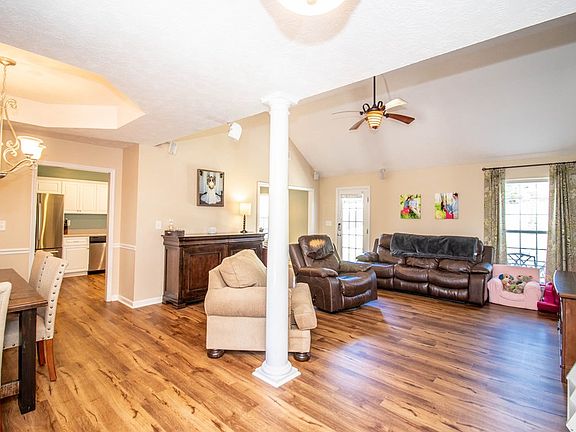 3rd image of 3051 Calli Crossing Dr