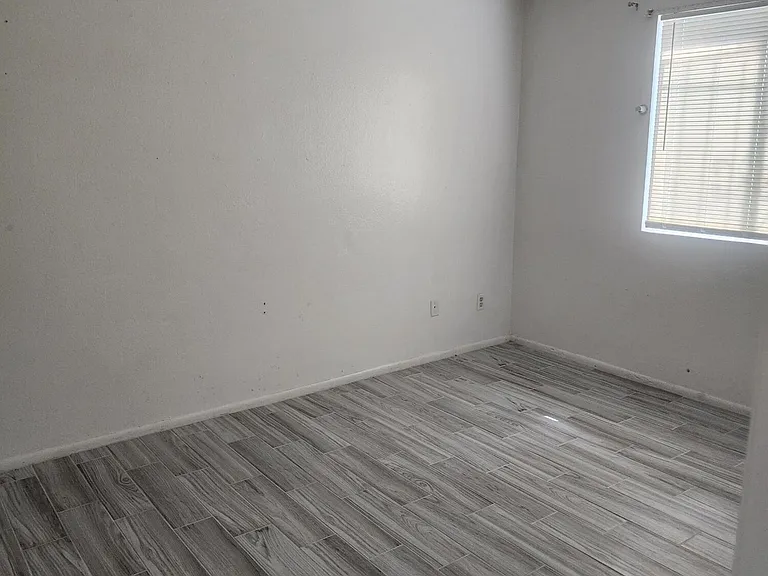 9222 N 35th Ave #9 — Photo 7
