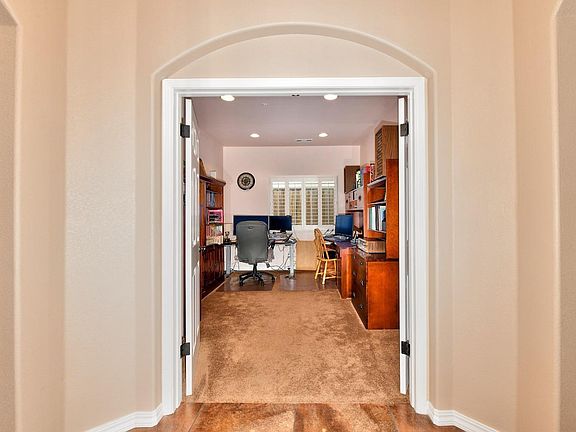 4th image of 308 Laurel Court