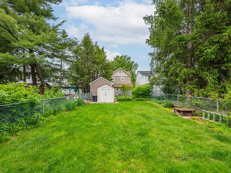 138 Harding Ave — Photo 22