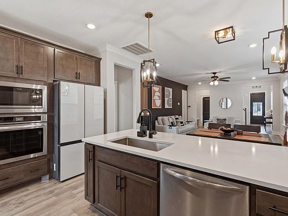 5th image of 172 Portico Pl