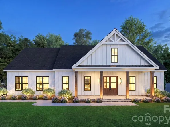 2052 Autumn Dr, Kinston, NC 28501