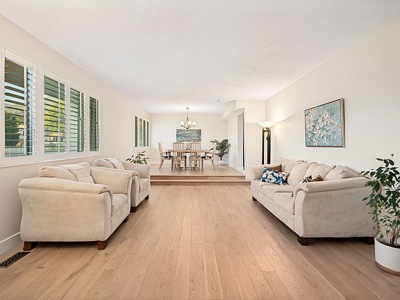 4th image of 2148 E Pinecrest Ln S